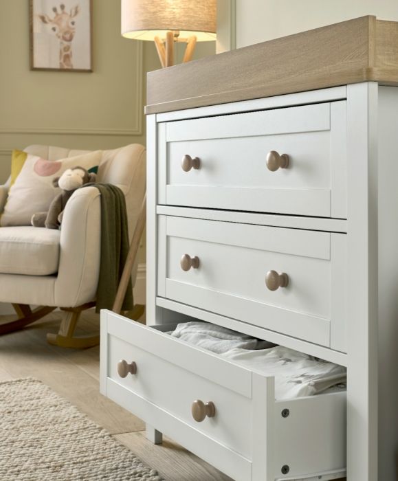 Mamas & Papas Wedmore 2 Piece Cotbed Set with Dresser Changer - White/Natural - Image 3